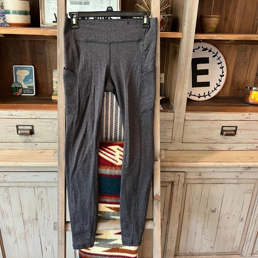 Lululemon women’s speed up tight 28” size 6